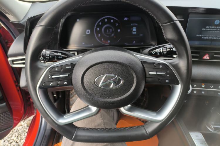 Used Hyundai Elantra 2021 1.5L CVT GLX Elite Edition Steering Wheel