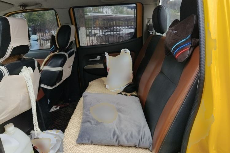 Used Dongfeng Ruichi 2018 2.5T Diesel Two-Wheel Drive Luxury Version ZD25T5
