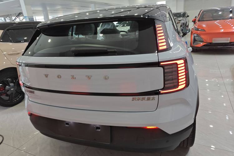 Used Volvo EX30 2025 Rear-Drive Long-Range Version Ultra
