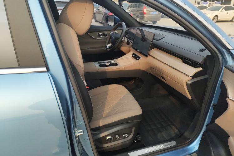 Used Chery Tiggo 8 PLUS C-DM 2025 1.5T 116 km Prestige Version 5 Seats
