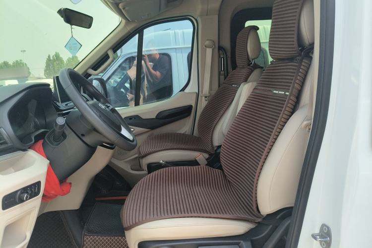 Used SAIC MAXUS Xintu V90 2022 2.0T Manual ZhiDa Rear-Drive Long Wheelbase High-Roof Single-Tire 9-Seater