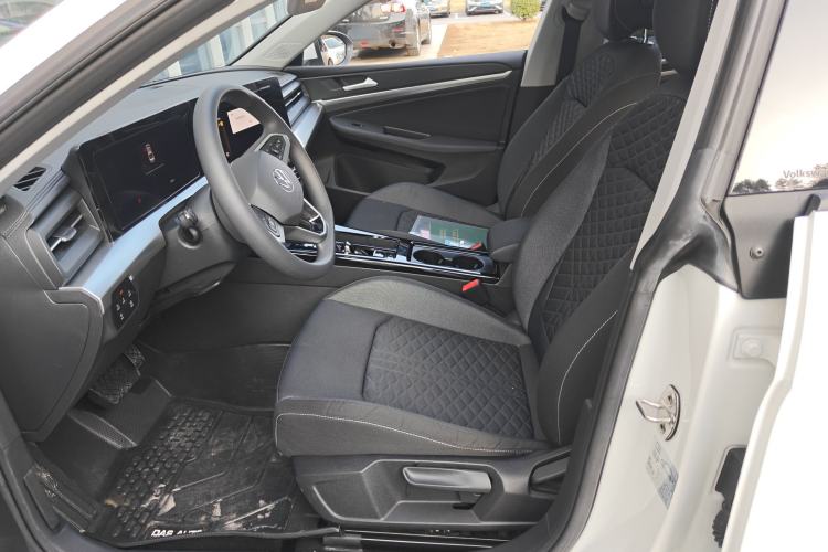 Used Volkswagen Lamando 2024 Lingdu L 200TSI DSG Trendy & Spicy Edition
