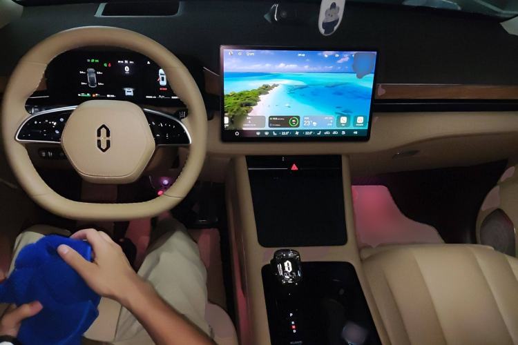 Used Hima AITO M7 2024 1.5T Rear-Drive Plus Version 5 Seats Center Console