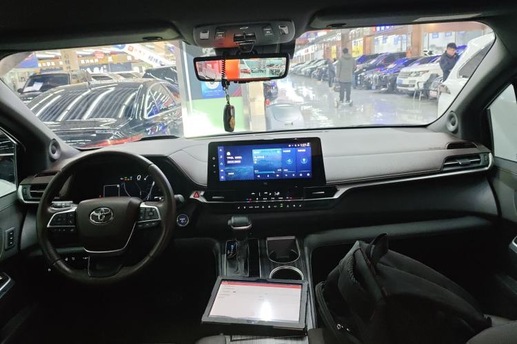 Used Toyota Sienna 2023 2.5L Hybrid Platinum Edition