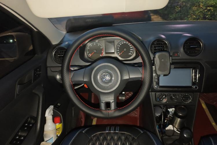 Used Volkswagen Jetta 2015 Zhuihui Edition 1.4L Manual Fashion Model Steering Wheel