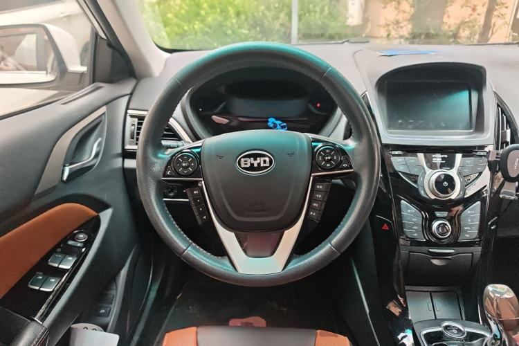 Used BYD Qin New Energy 2015 1.5T Dual-Crown Flagship Edition