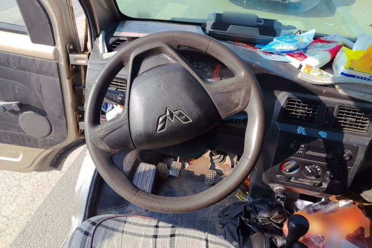 Used Wuling Rongguang 2011 1.2L Base Version
