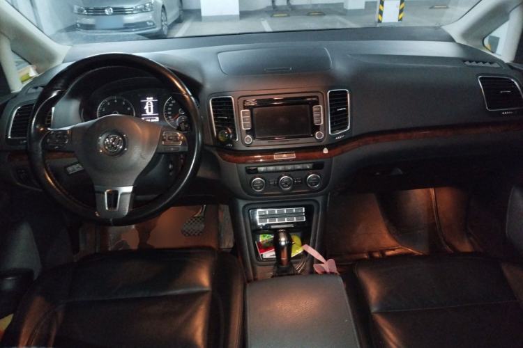 Used Volkswagen Sharan 2013 1.8TSI Comfort Model Euro IV Center Console