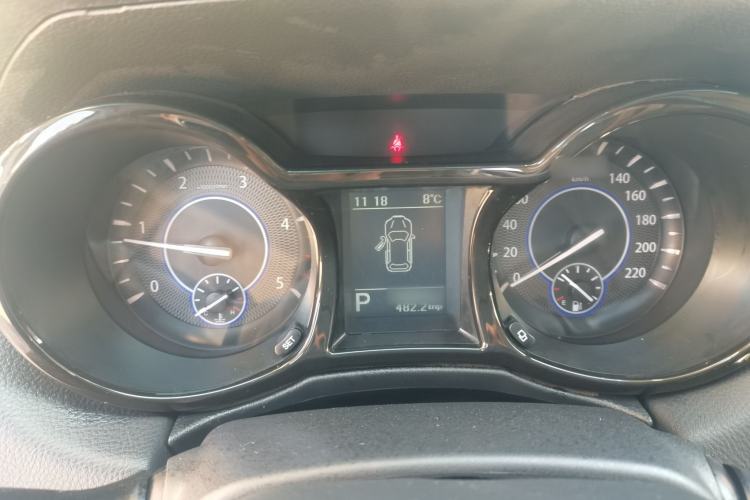 Used JMC Yusheng S350 2017 2.0T Automatic 2WD Diesel Luxury Version with Sunroof 5 Seats