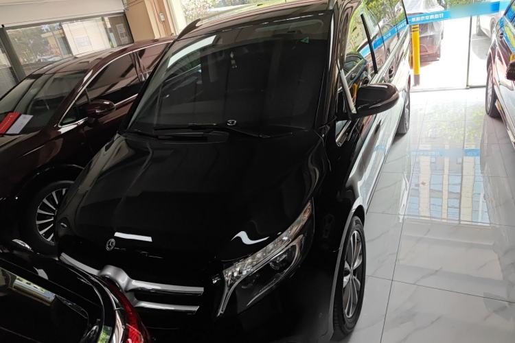 Used Mercedes-Benz V-Class 2021 V 260 Avantgarde Edition Front