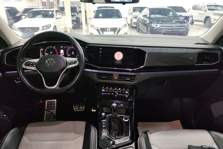 Used Volkswagen Tayron X 2020 330TSI Two-Wheel Drive Luxury Smart Connectivity Version Center Console