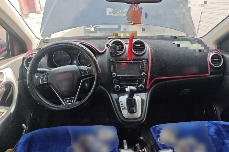 Used Haval H6 2013 Upgraded Model 2.4L Automatic Two-Wheel Drive Elite Version Center Console