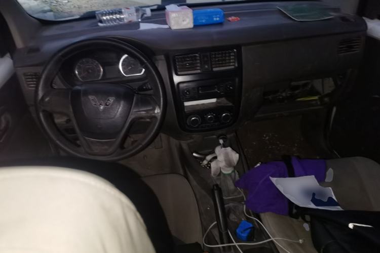 Used Wuling Rongguang V 2016 1.2L Practical Version Center Console