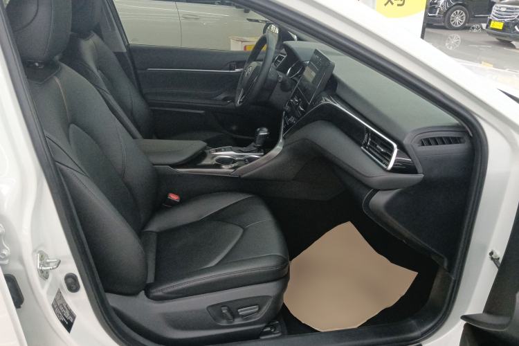 Used Toyota Camry 2021 2.0G Luxury Edition
