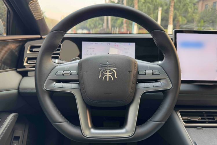 Used BYD Qin L 2025 DM-i Smart Drive 120KM Superior Model Interior 3