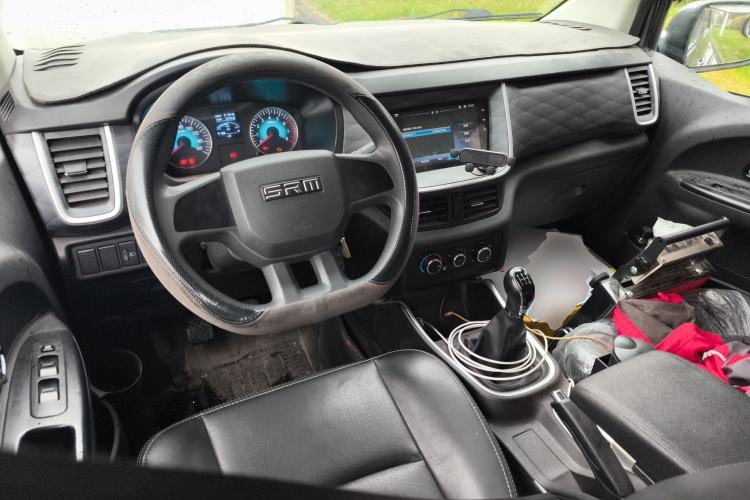 Used Jinbei Gold Hiace M Classic 2024 1.5L Travel Lion Passenger Van 6 Seats Center Console