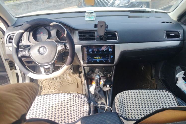 Used Volkswagen Lavida 2015 1.6L Automatic Comfort Edition Center Console