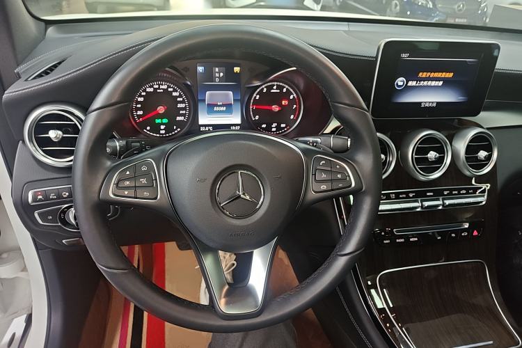 Used Mercedes-Benz GLC 2017 GLC 260 4MATIC Luxury Model Steering Wheel