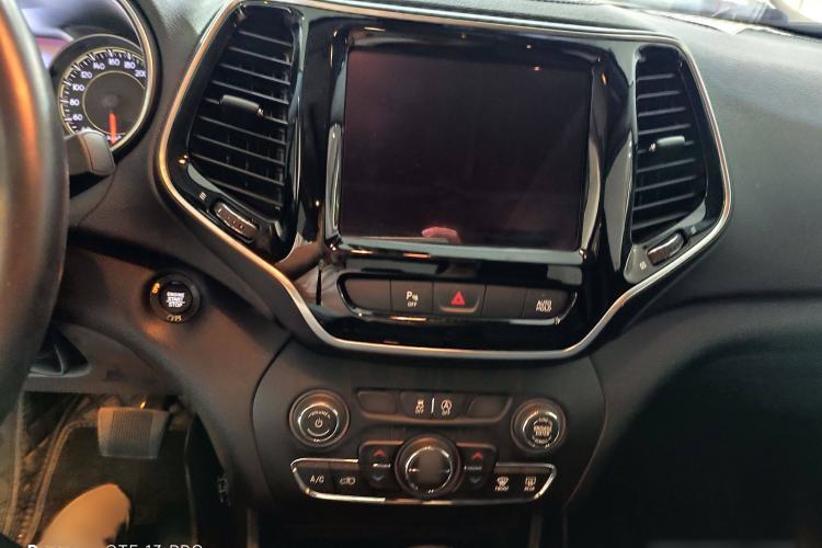 Used Jeep Cherokee 2019 2.0T Two-Wheel Drive Smart Enjoyment Version China VI