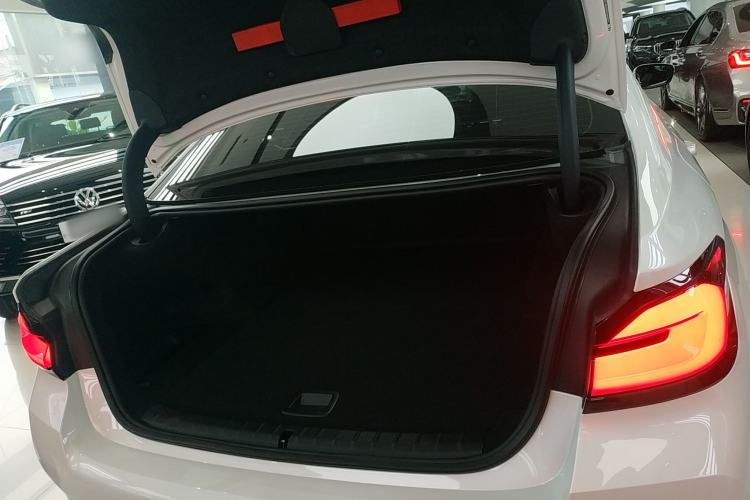 Used BMW 5 Series New Energy 2022 Restyled 535Le M Sport Package Trunk