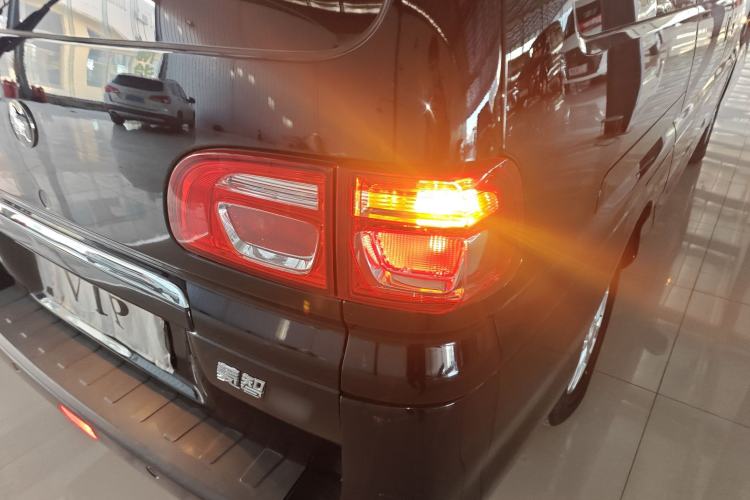 Used FORTHING Lingzhi 2023 M5L 1.6L Luxury 7-Seater