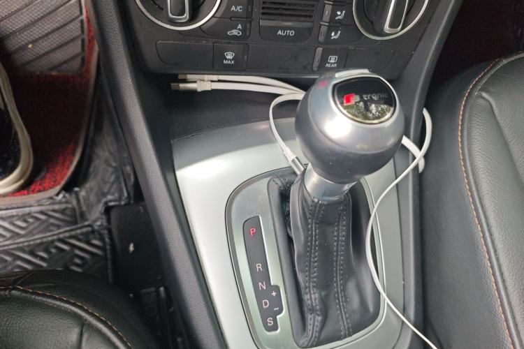 Used Audi Q3 2018 30th Anniversary Edition 30 TFSI Fashion Model Gear Lever