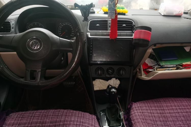 Used Volkswagen Polo 2013 1.6L Automatic Comfort Edition Center Console