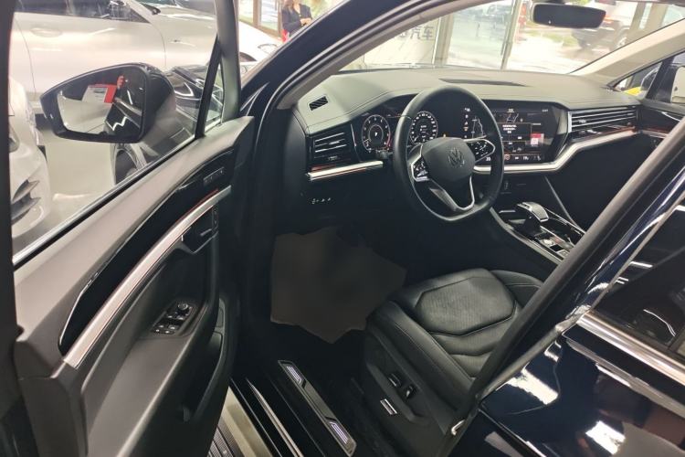 Used Volkswagen Touareg 2021 3.0 TSI Prestige Edition Classic Sport Package Driver Seat