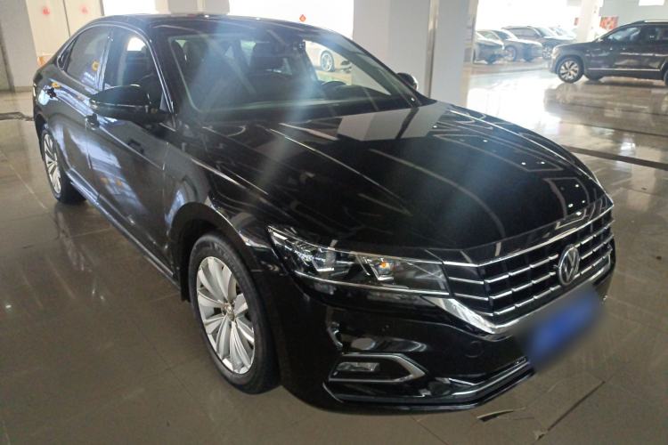 Used Volkswagen Passat 2019 330TSI Elite Edition China VI Front Right 45 Deg