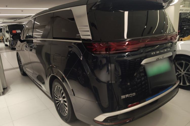 Used Denza D9 2022 DM-i 970 Four-Wheel Drive Flagship Model
