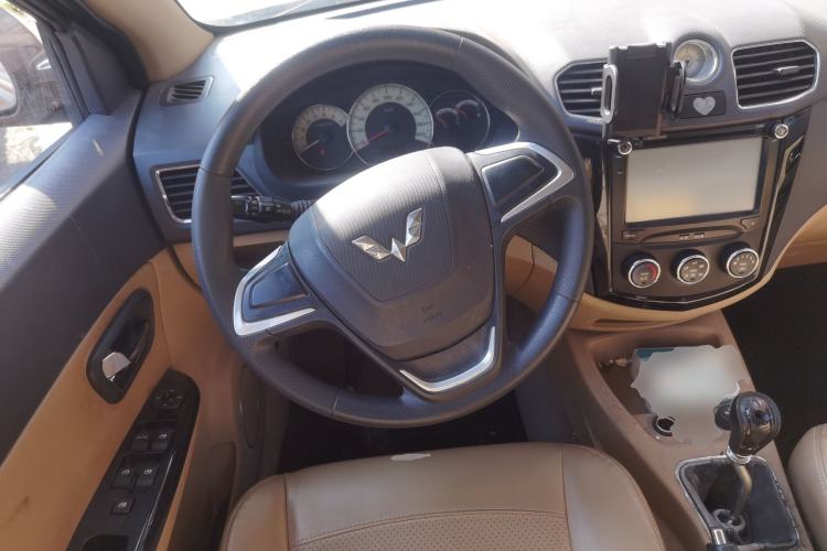 Used Wuling Hongguang 2014 1.2L S Comfort Model China IV
