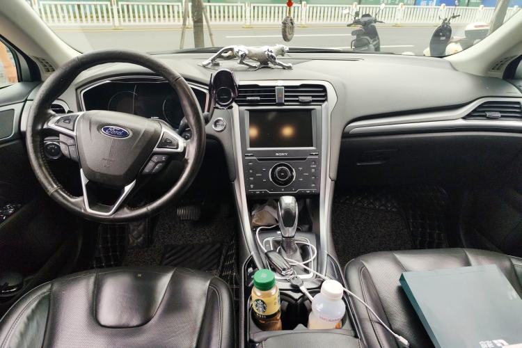 Used Ford Mondeo 2013 2.0L GTDi240 Luxury Sport Model Center Console