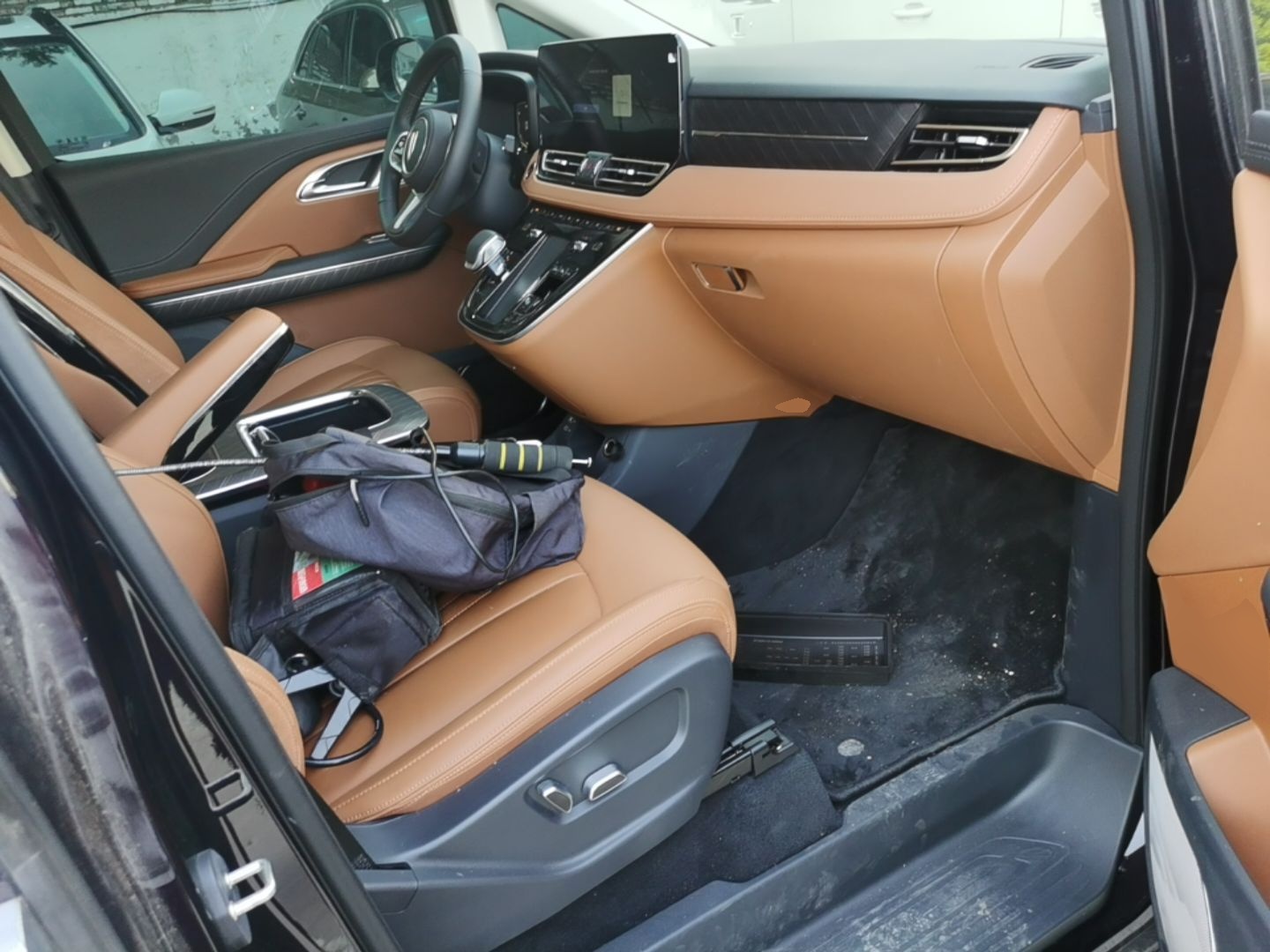 Hongqi HQ9 PHEV 2024 2.0T Four-Wheel Drive Business Edition — снимка 19
