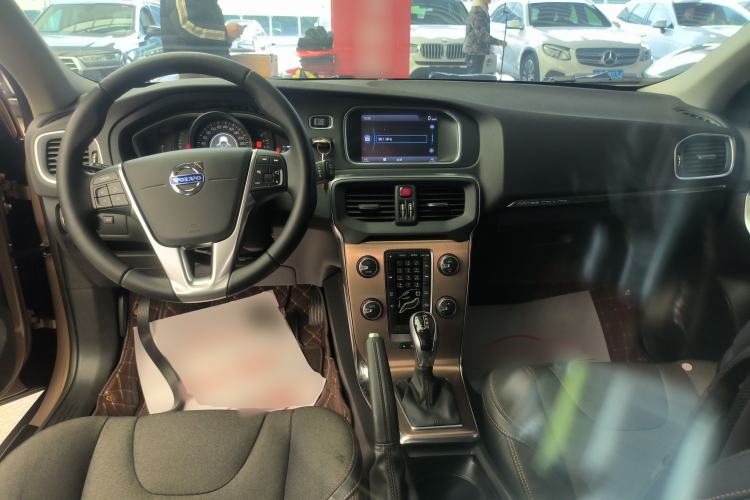 Used Volvo V40 2014 Cross Country 2.0T Zhiyi Edition