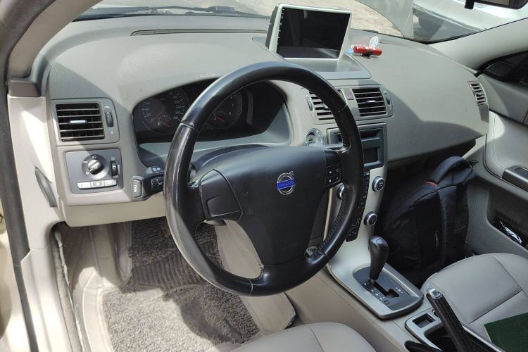 Used Volvo S40 2011 2.0L Automatic ZhiShang Edition
