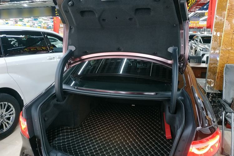 Used Jaguar XFL 2018 XFL 2.0T 250 PS Luxury Edition Trunk