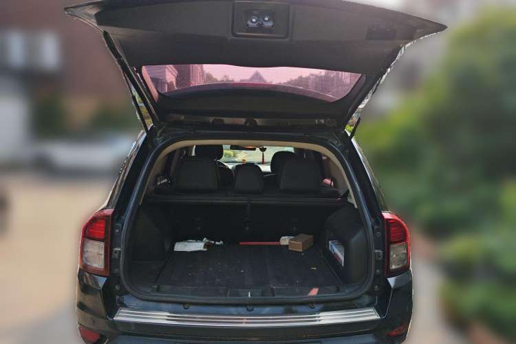 Used Jeep Compass 2015 2.0L two-wheel drive sport version