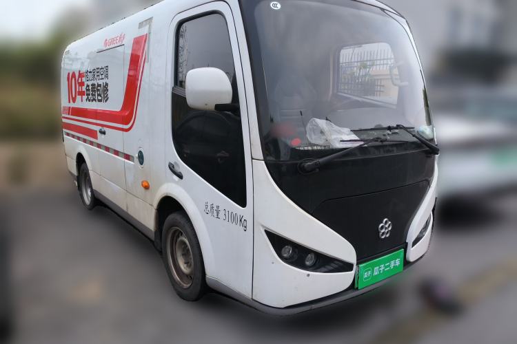 Used Guangtong Auto makeup Logistics Vehicle 2024 3.1T 2-Seater 4.99-Meter All-Electric Closed Cargo Van with 41.86 kWh Front Right 45 Deg