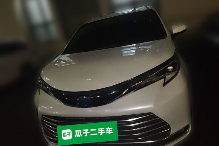 Used Toyota SIENNA 2023 2.5L Hybrid Comfort Edition Front