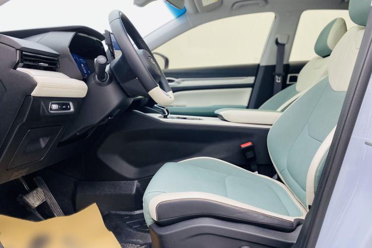 Used Geely Auto Emgrand L HiP 2022 1.5TD-DHT Pro 100KM Super Clean
