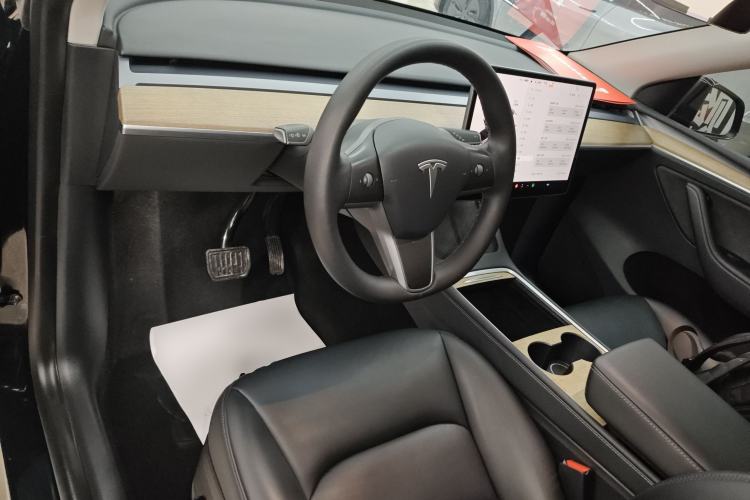 Used Tesla Model Y 2022 Long-Range All-Wheel-Drive Version