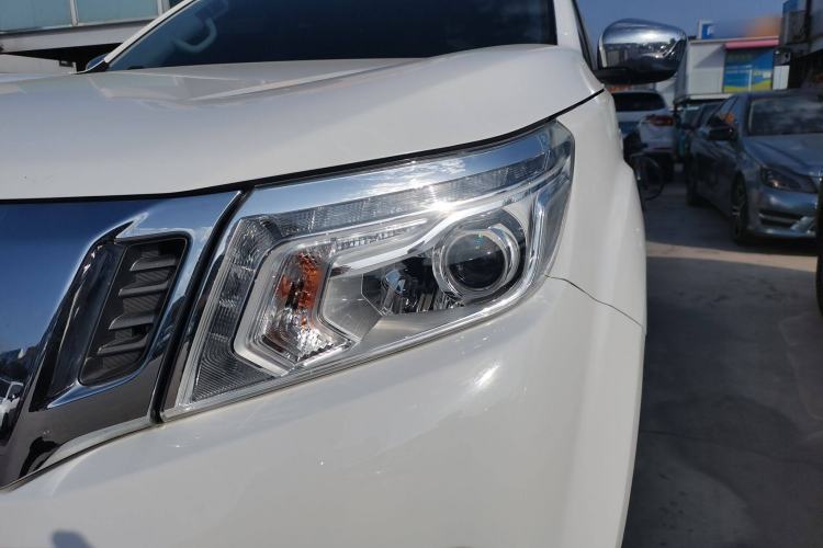 Used Nissan Navara 2017 2.5L Automatic 4x4 Luxury Edition QR25