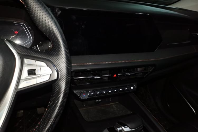 Used CHANGAN OSHAN X7 PLUS 2022 1.5T Blue Whale Edition Automatic Prestige Version Center Console