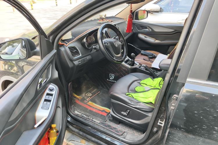 Used Baojun 560 2015 1.8L manual luxury version
