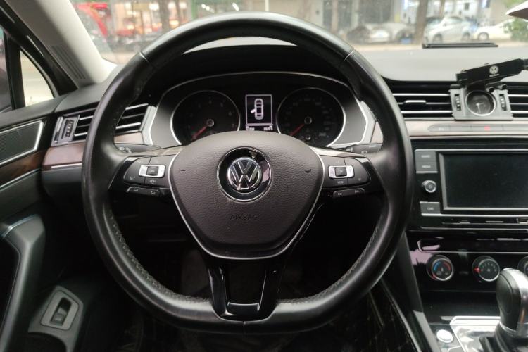 Used Volkswagen Magotan 2019 330TSI DSG Leading Model China VI Standard Steering Wheel