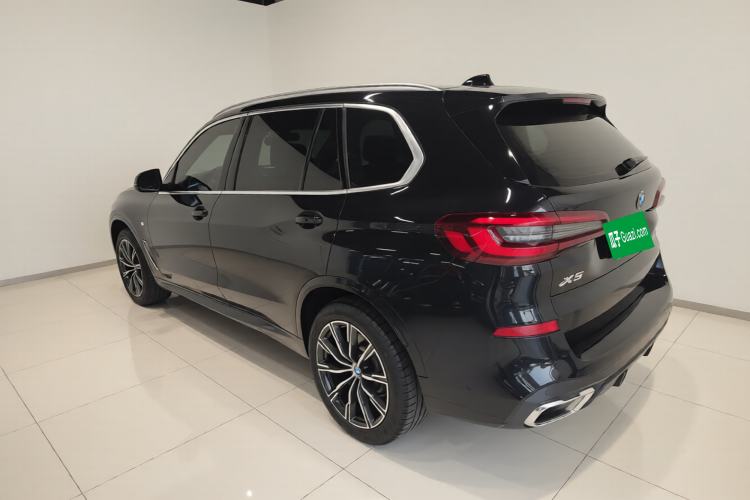 Used BMW X5 2022 xDrive 30Li Luxury M Sport Package
