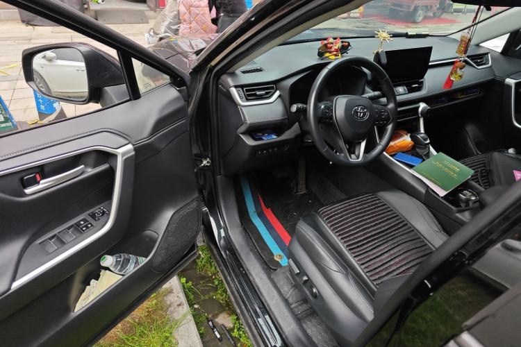 Used Toyota Wildlander 2024 2.0L CVT Two-Wheel Drive Luxury PLUS Edition Driver Seat