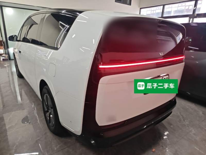 Used Li Auto MEGA 2025 Home Family Special Edition — 4