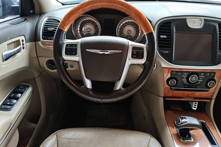 Used Chrysler 300C 2013 3.6L Luxury Edition