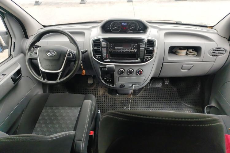 Used SAIC MAXUS Xintu V80 2023 2.0T AMT Classic Aoyuntong Short Wheelbase Mid-Roof 5/6-Seater
